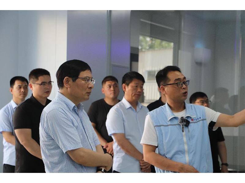 奋斗不止,追求卓 越